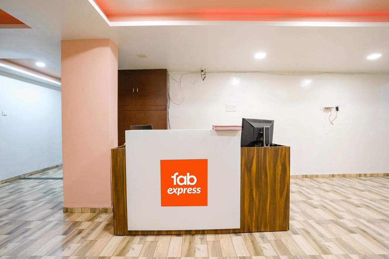 Fabexpress Blue Stone Hotel Surate Exterior foto
