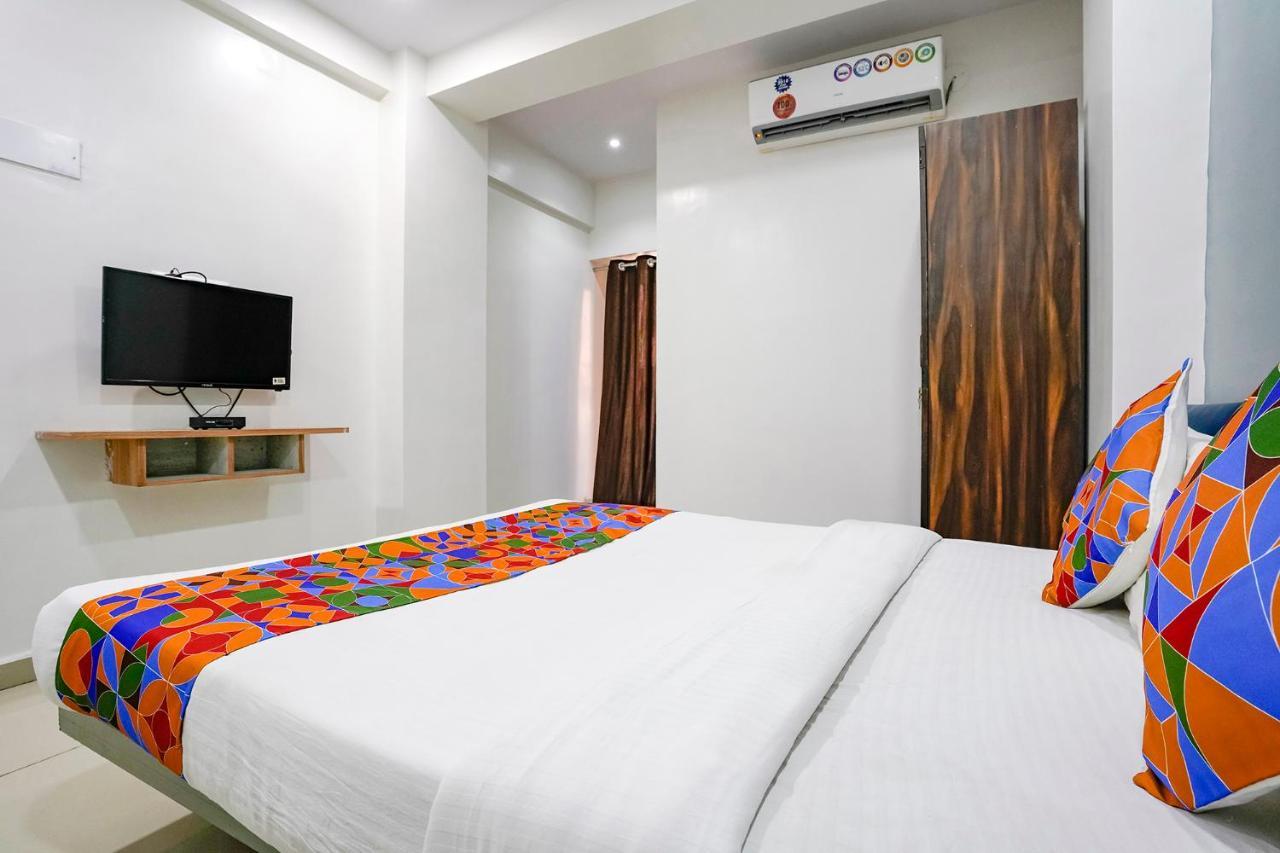Fabexpress Blue Stone Hotel Surate Exterior foto