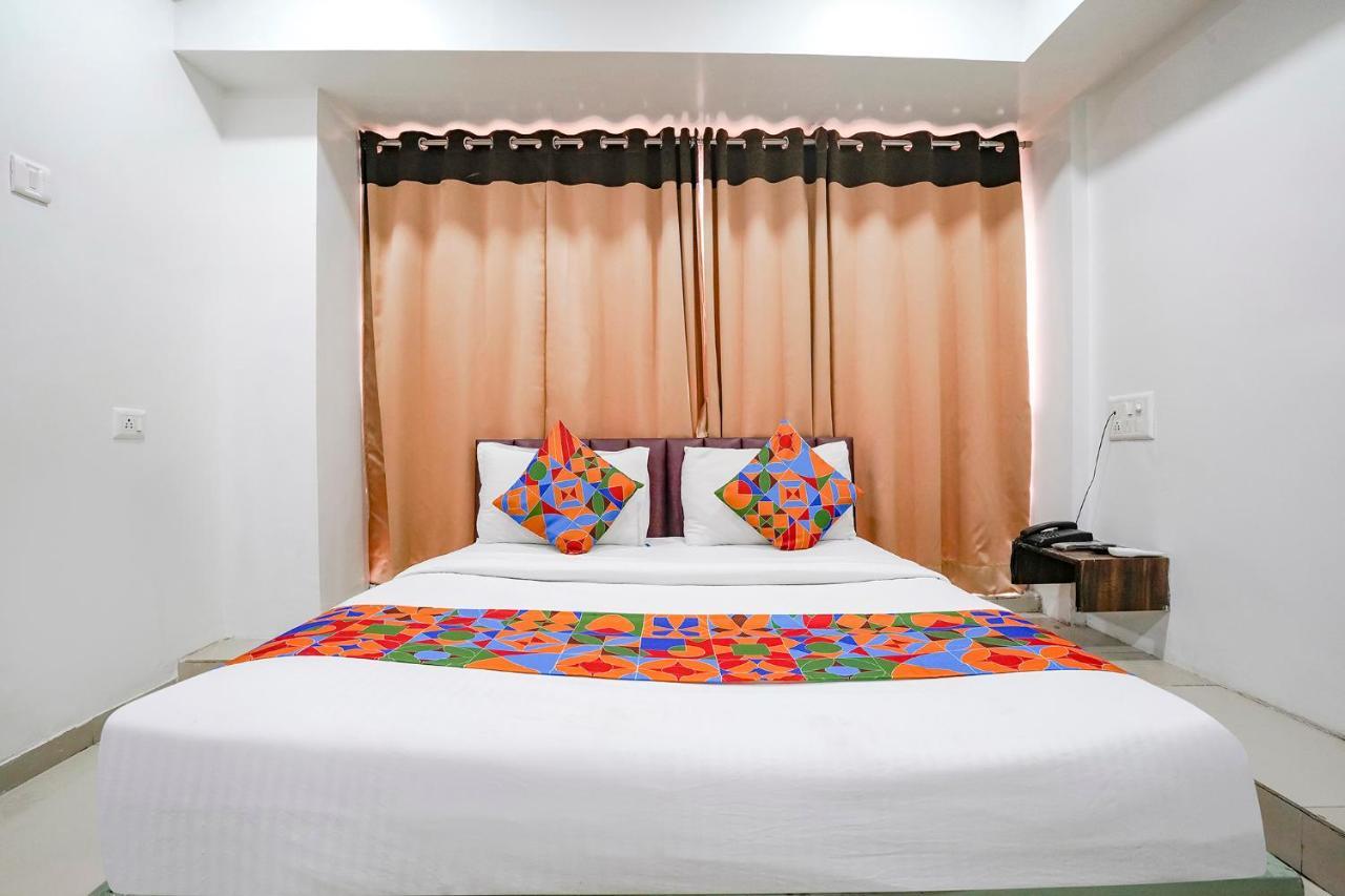 Fabexpress Blue Stone Hotel Surate Exterior foto