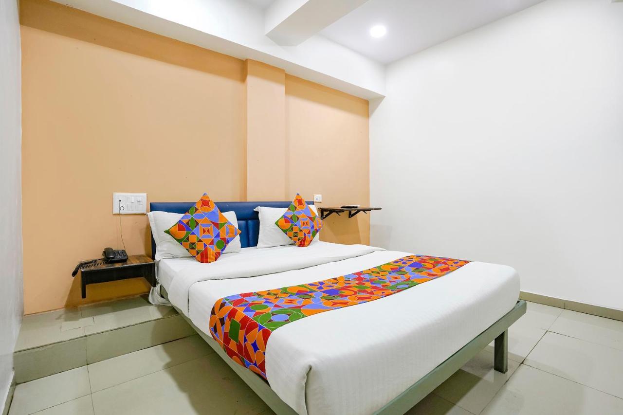 Fabexpress Blue Stone Hotel Surate Exterior foto