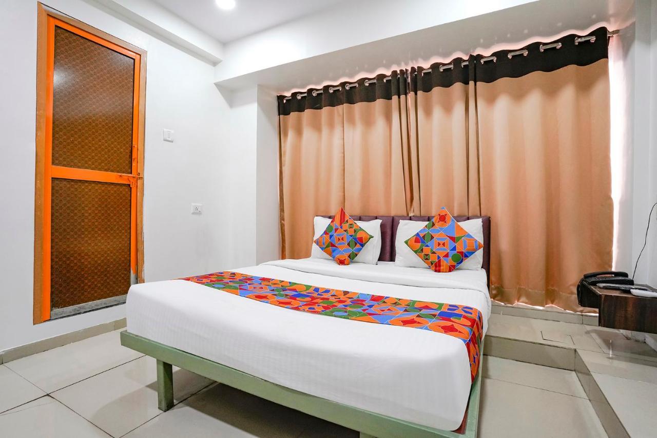 Fabexpress Blue Stone Hotel Surate Exterior foto