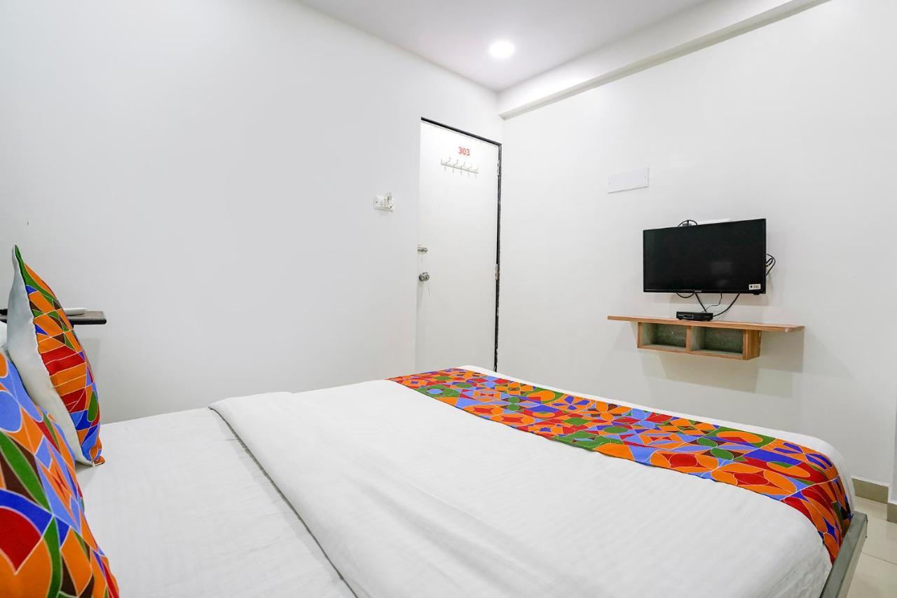 Fabexpress Blue Stone Hotel Surate Exterior foto