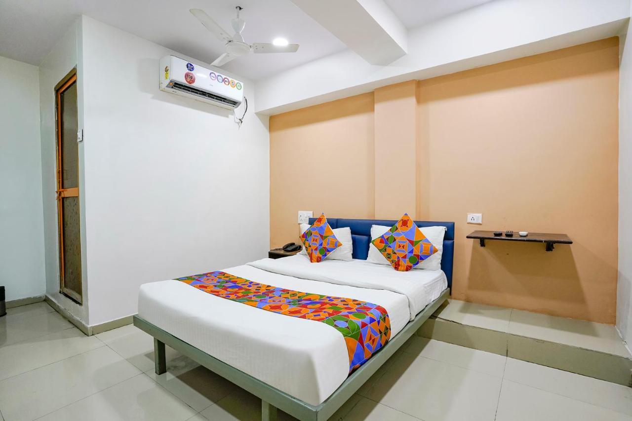 Fabexpress Blue Stone Hotel Surate Exterior foto