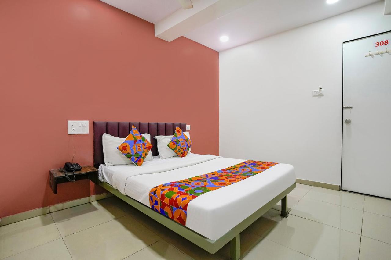 Fabexpress Blue Stone Hotel Surate Exterior foto