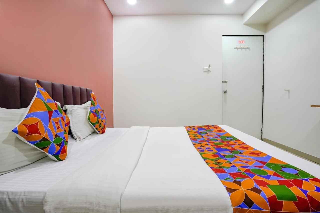 Fabexpress Blue Stone Hotel Surate Exterior foto