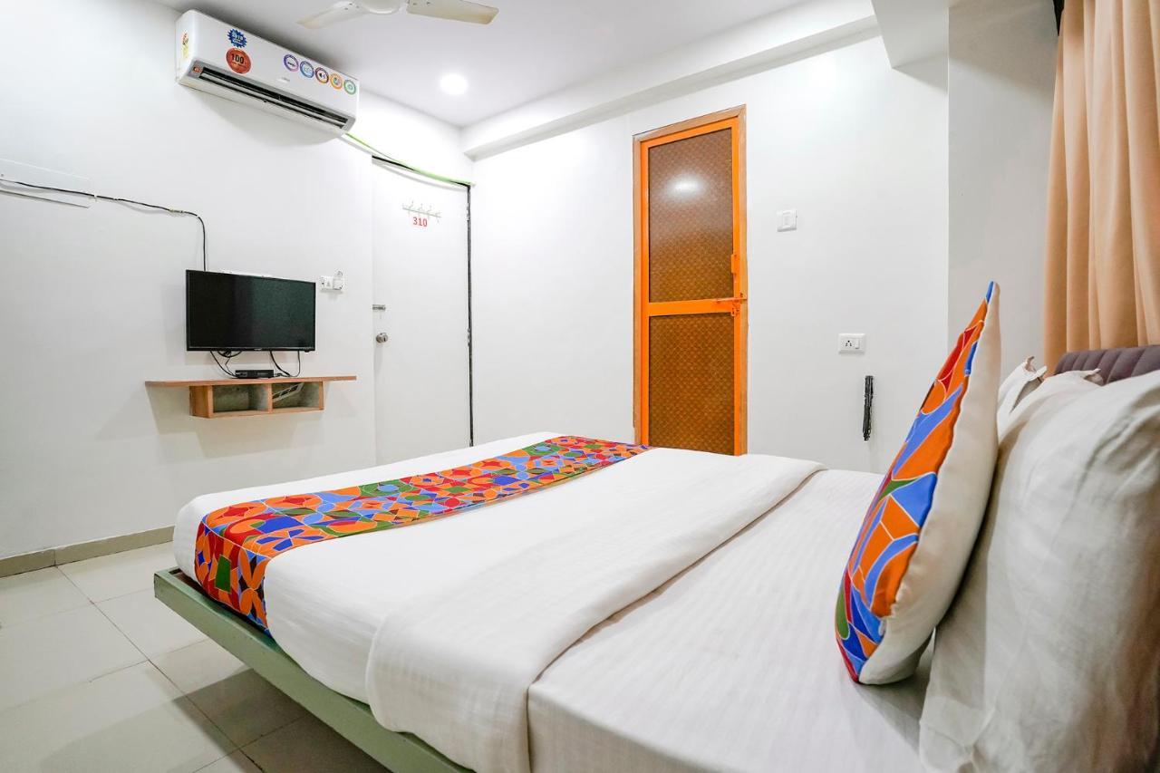 Fabexpress Blue Stone Hotel Surate Exterior foto