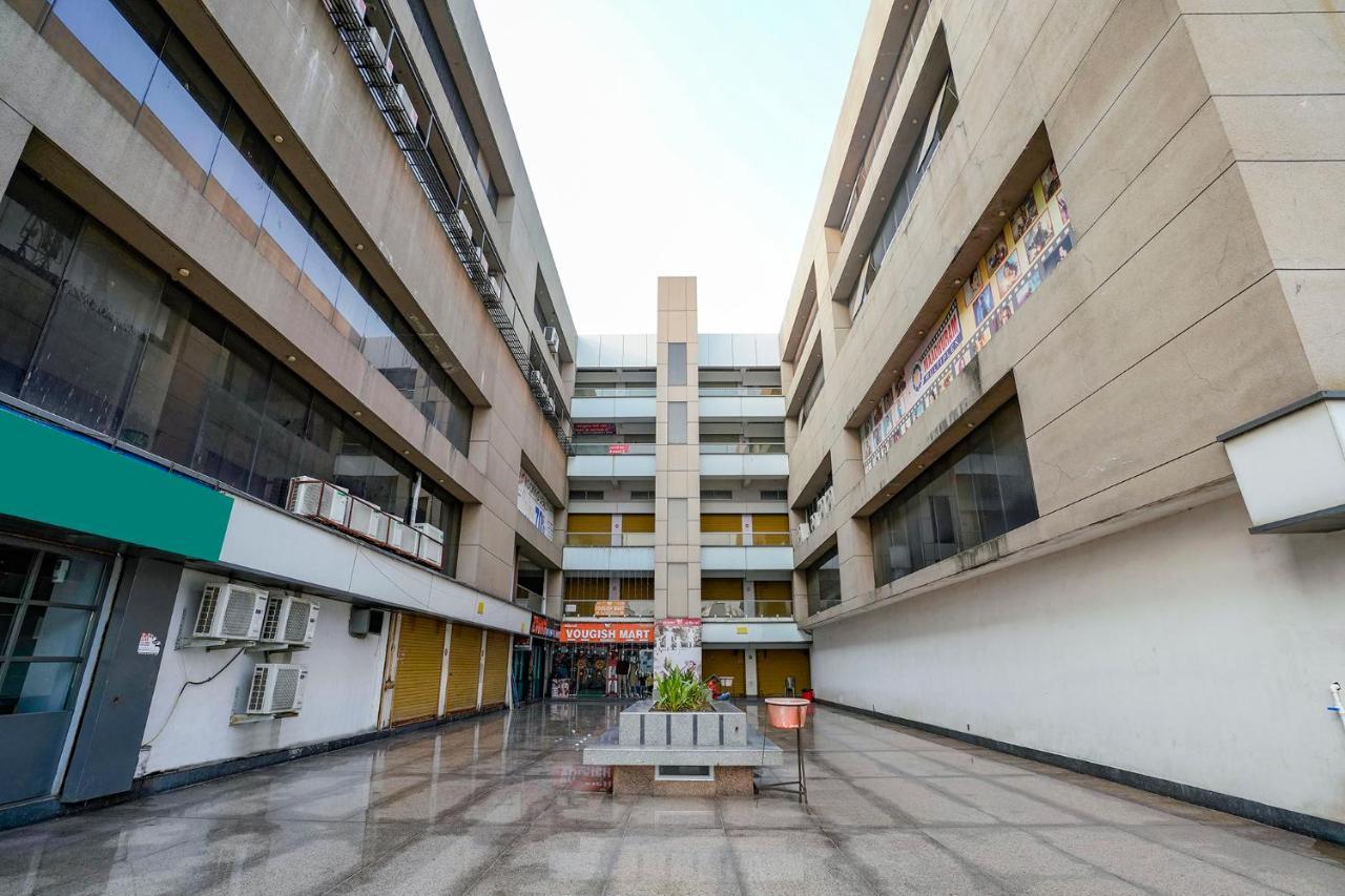 Fabexpress Blue Stone Hotel Surate Exterior foto