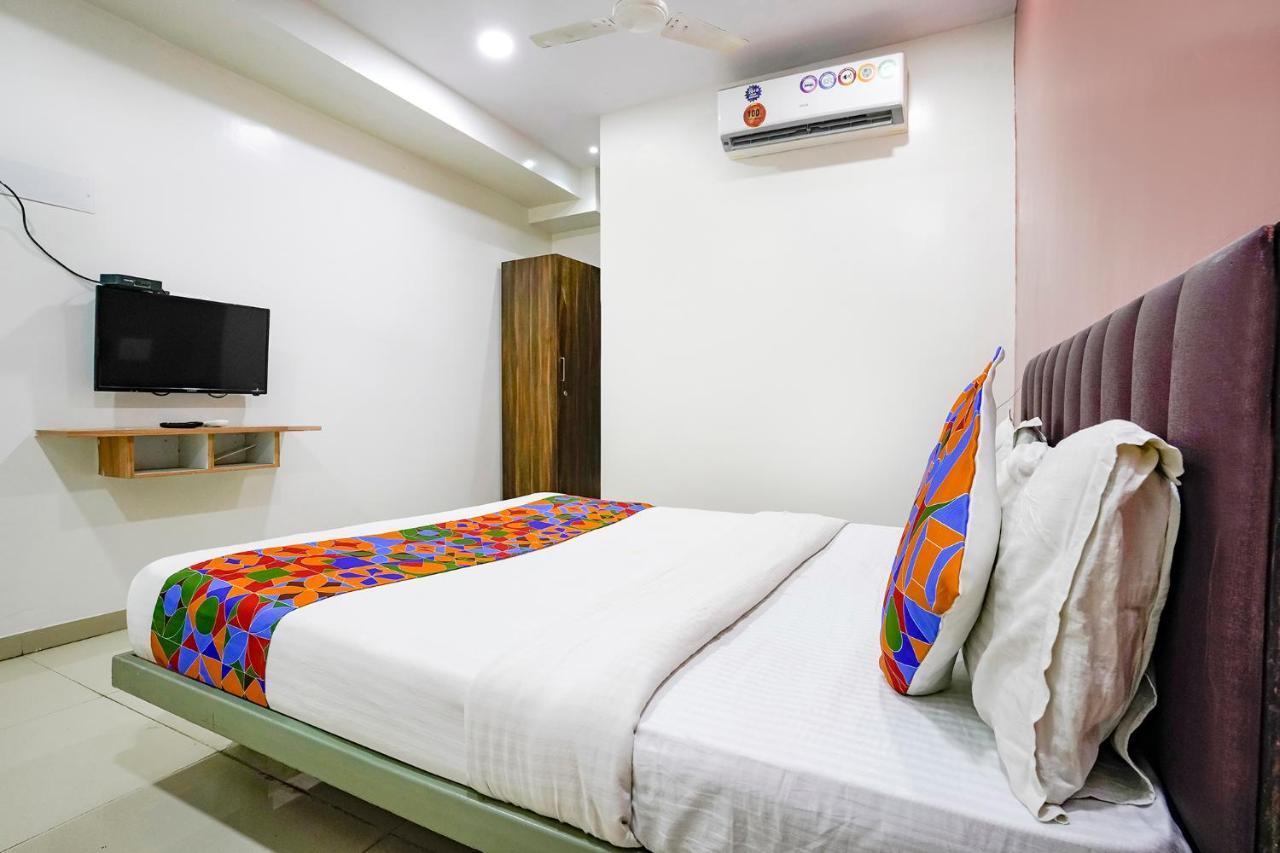 Fabexpress Blue Stone Hotel Surate Exterior foto